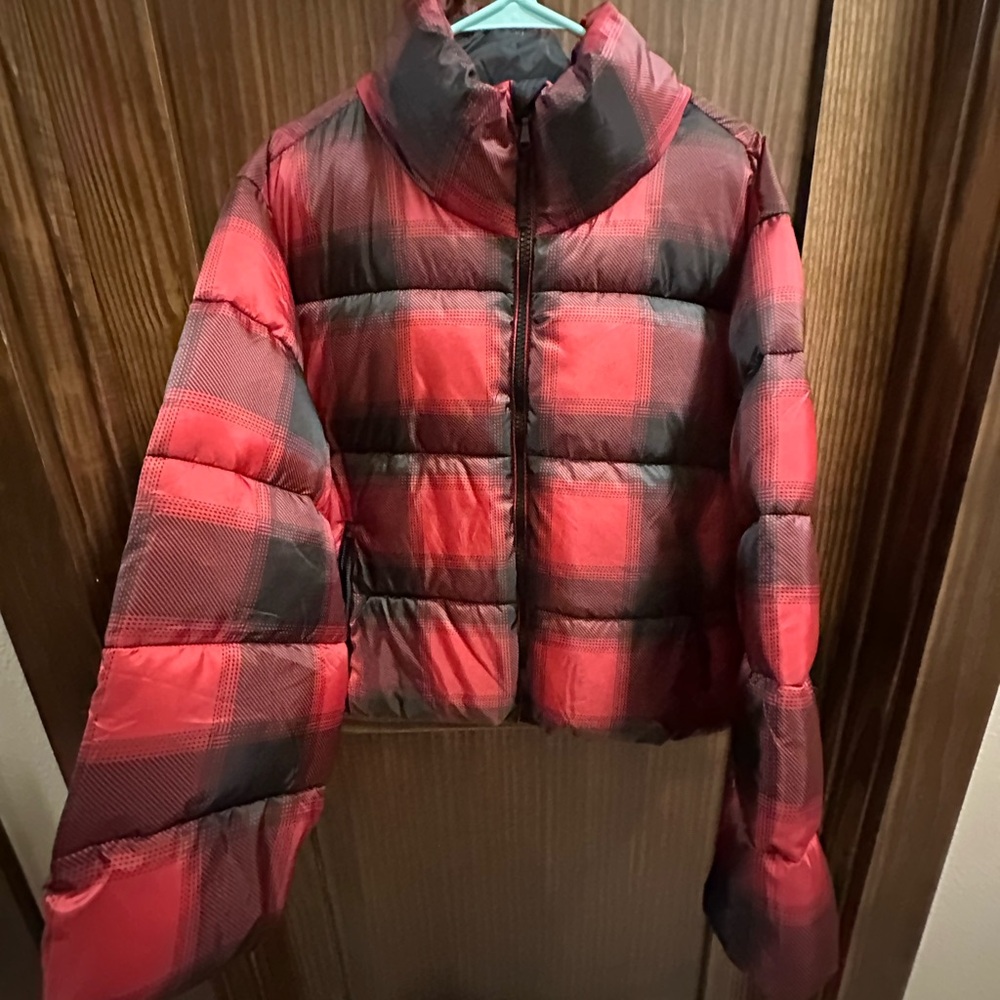 Old Navy Women’s Water Resistant Frost Free Puffer Jacket.